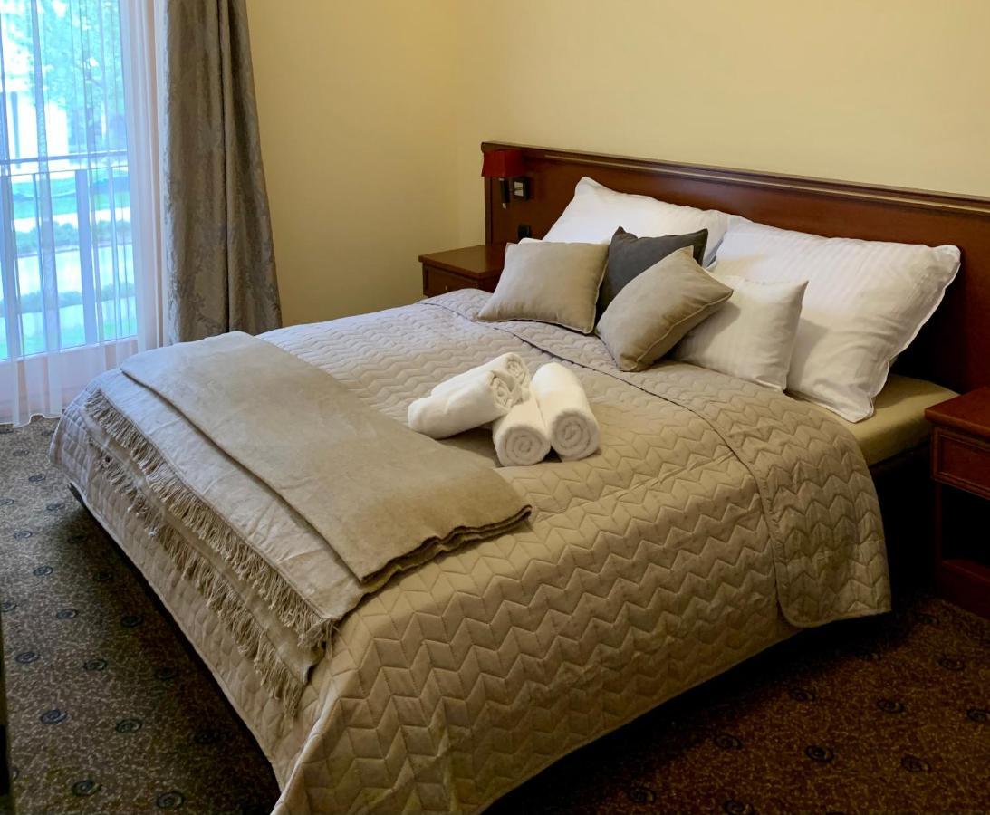 A01 Setany-Silverine Apartmanhaz-Orzoett Parkoloval バラトンフレド エクステリア 写真