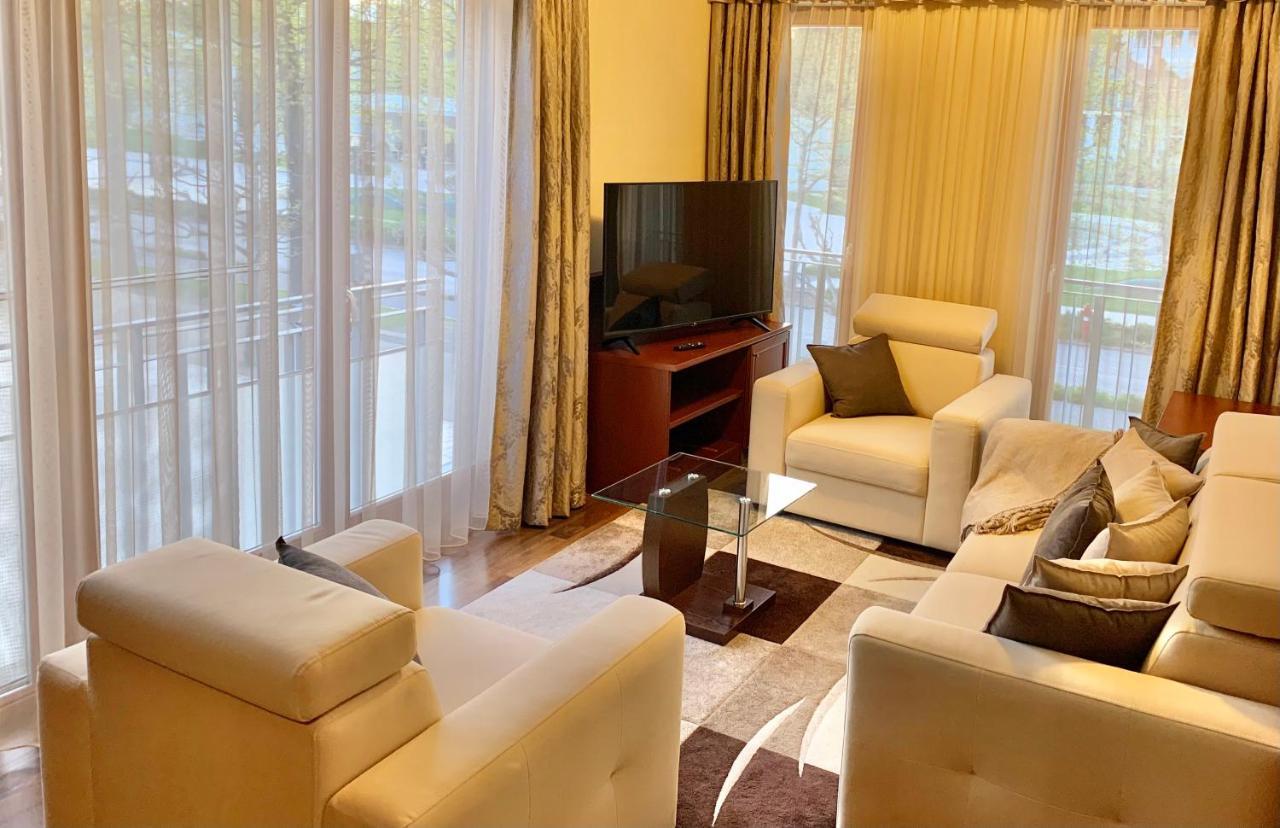 A01 Setany-Silverine Apartmanhaz-Orzoett Parkoloval バラトンフレド エクステリア 写真