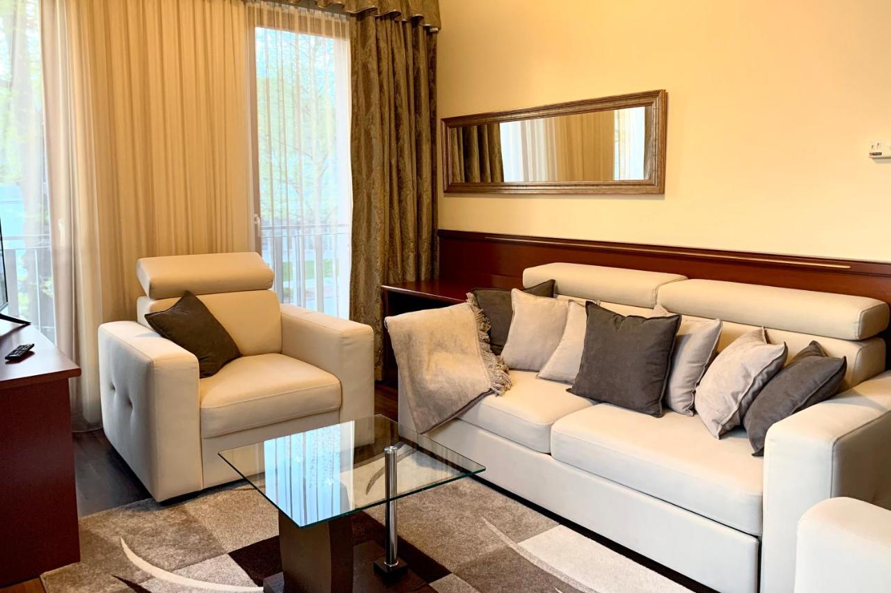 A01 Setany-Silverine Apartmanhaz-Orzoett Parkoloval バラトンフレド エクステリア 写真